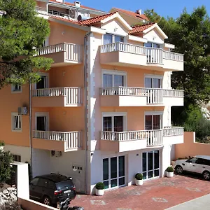 https://villa-queen.hotels-in-trogir.com