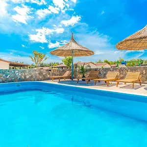  Ferienpark Camp Mateo With Pool Kroatien